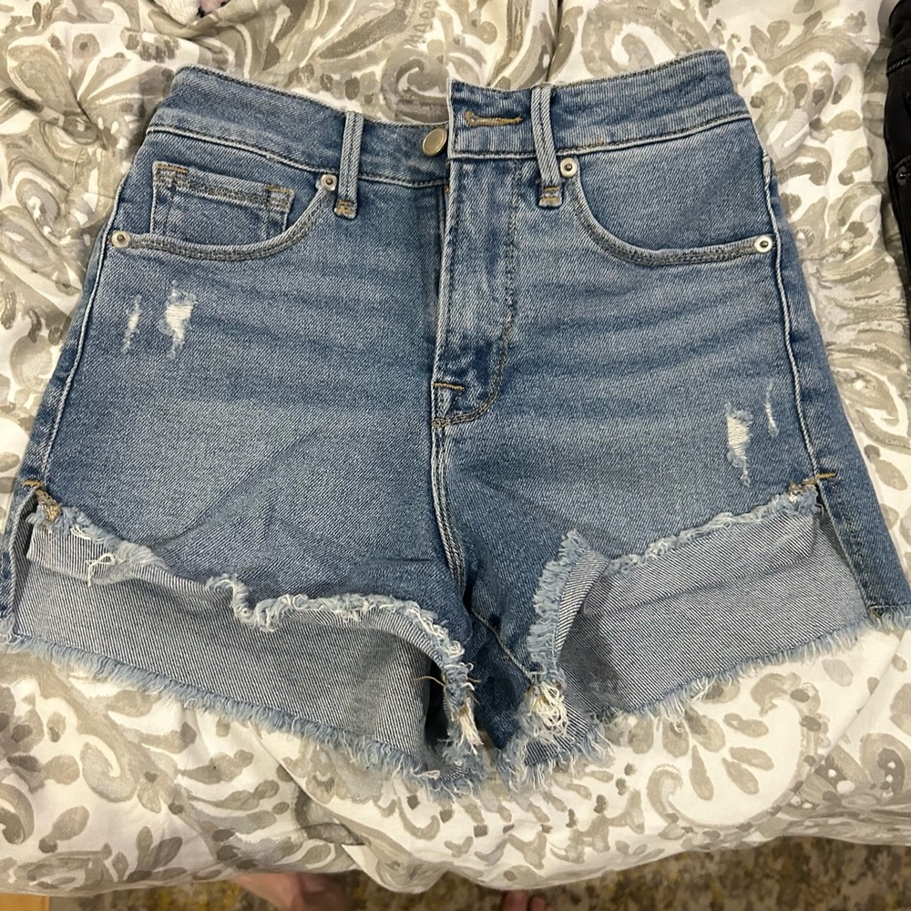Good American Shorts (size 0) Brand new. Only worn to try on